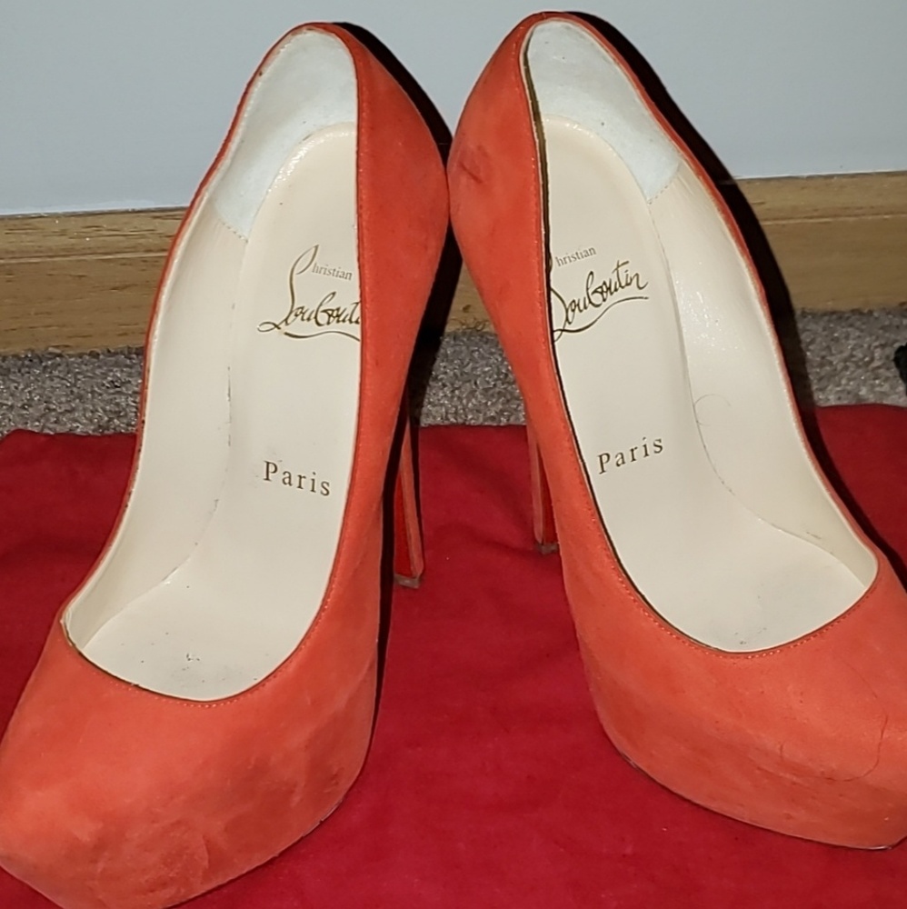 Christian Louboutin daffodile pumps